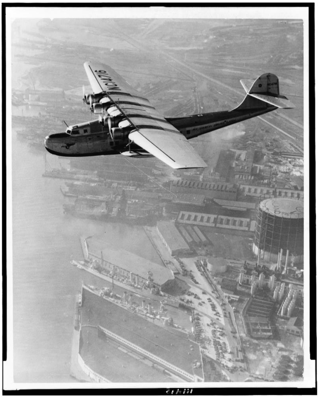 Pan American Airways Martin M-130 China Clipper, NC14716, nad Oaklandem v Kalifornii, California 
