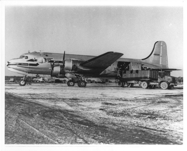Nakládání Douglasu C-54 Skytrain