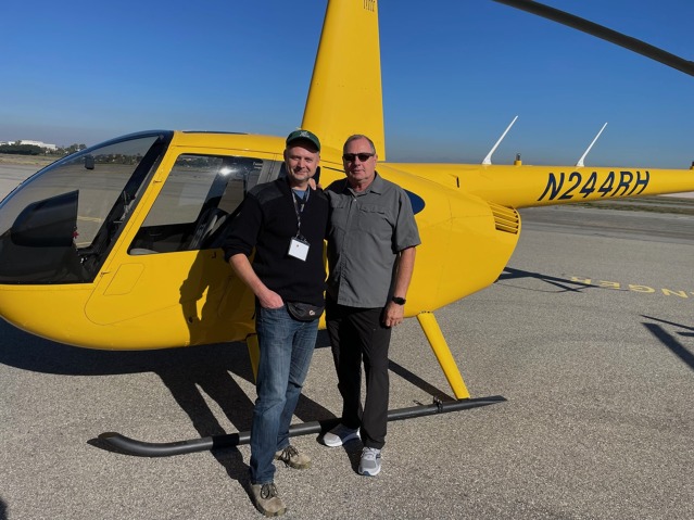 Šéf-instruktor Bob Muse (vpravo), legendární pilot vrtulníků a světově uznávaný mistr svého oboru