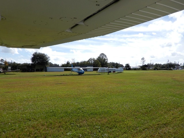 2J8 neboli Pierson Municipal bylo první travnaté letiště, které jsme na Floridě kdy zkusili