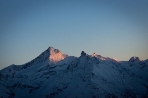 Poslední záblesky slunce na hraně údolí Aosta