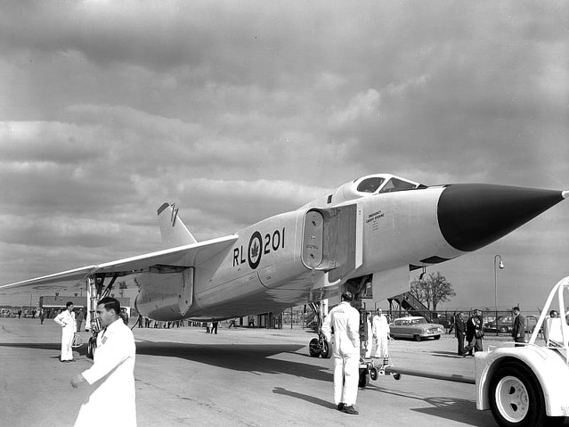 Avro CF-105 po prvním letu