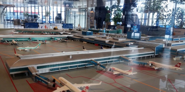 Než uvidíte skutečná letadla, můžete si udělat představu o ruzyňském letišti na modelu, který postavili na ČVUT. 