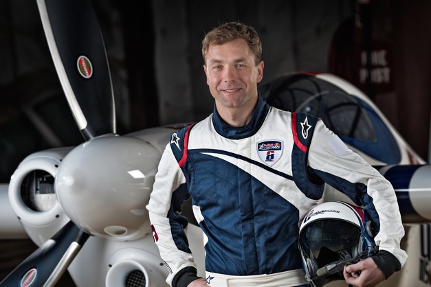 Český reprezentant Martin Šonka. První český pilot v Master Class Red Bull Air Race. 