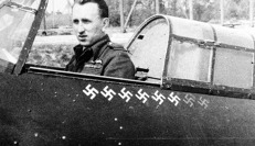 Karel Kuttelwascher ve svém Hurricane. Karel Kuttelwascher ve svém Hurricane.