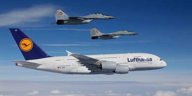 První A380, které přiletělo do Bulharska, doprovodily letouny MiG-29.