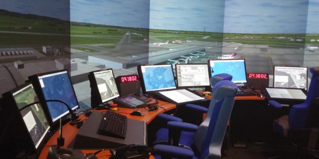 3D věžní simulátor pro výcvik věžních řídících letového provozu v pražské Ruzyni. Foto: Jan Dvořák, Flying Revue
