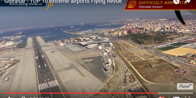 Přiblížení na Gibraltar Airport. Pozor na turbulence způsobené Skálou. Obr.: Flying Revue
