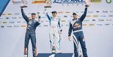 RBAR Chiba 2017, stupně vítězů: zleva Petr Kopfstein (stříbro), Yoshihide Muroya (zlato) a Martin Šonka (bronz). n RBAR Chiba 2017, stupně vítězů: zleva Petr Kopfstein (stříbro), Yoshihide Muroya (zlato) a Martin Šonka (bronz). n