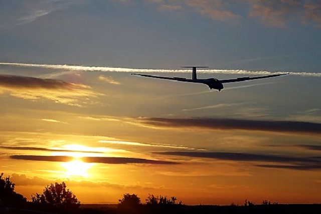 Slunečně letecké imprese nad Mausbach-Diepenlichenem pohledem pilota. Foto: Fabio Klevenz