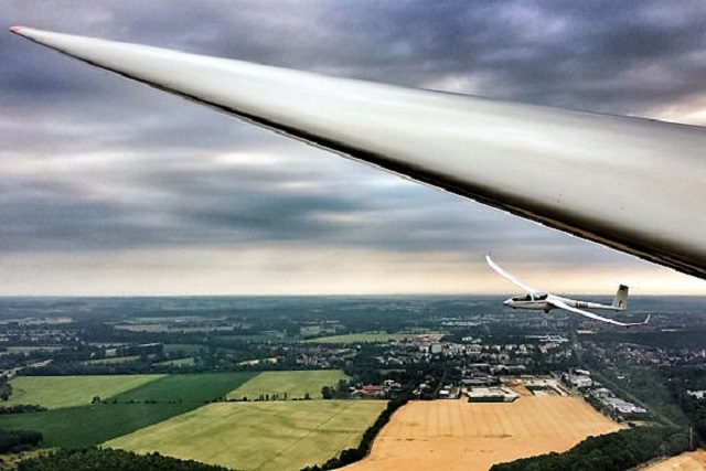Slunečně letecké imprese nad Oberschleißheimem. Foto: Timo Schroeder