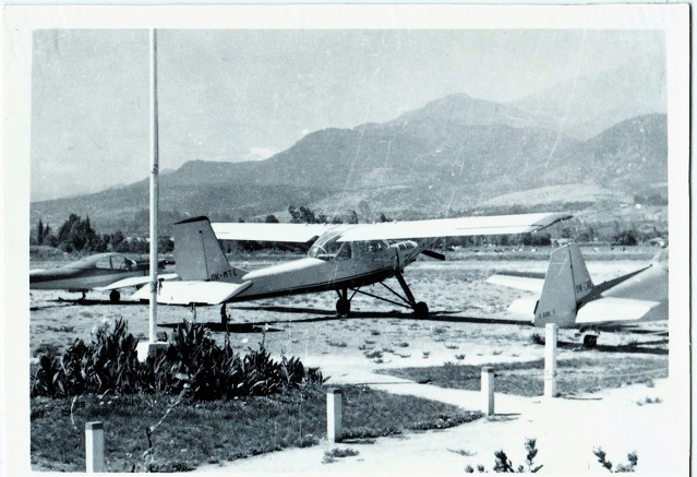 Předváděné letouny L-40 a L-60 na letišti v Upsaltta před přeletem And. Foto: Archiv Aleše Křemene