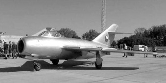 Mig-15, vynikající éro (S-102 a S-103). To už šlo o „boj“ 1959. Na tomto typu jsme byli vyřazeni, jako poručíci.