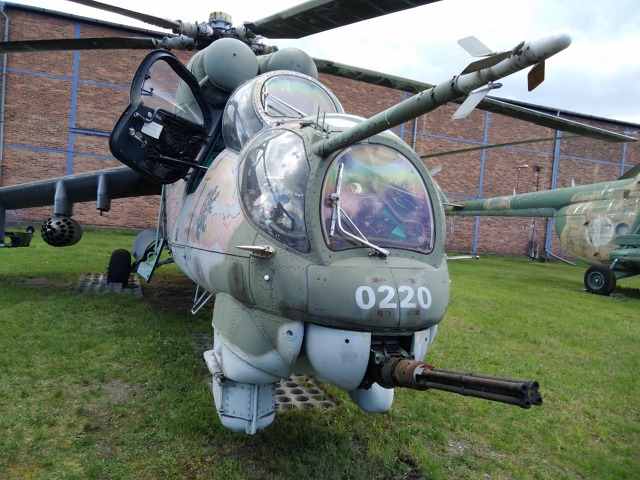 Vrtulník Mi-24 s registračním číslem 0220 byl do služby uveden v roce 1982 a vyřazen v roce 2003. I s tímto strojem Jiří Macura létal. Foto: Jan Dvořák