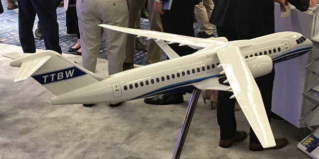 Model konceptu Transonic Truss-Braced Wing letadla na letecké konferenci v San Diegu. Zdroj: Twitter