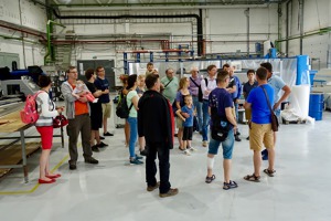 Účastníci exkurze společně ve výrobních prostorách Blaník Aircraft CZ. Foto: M. Dermišek