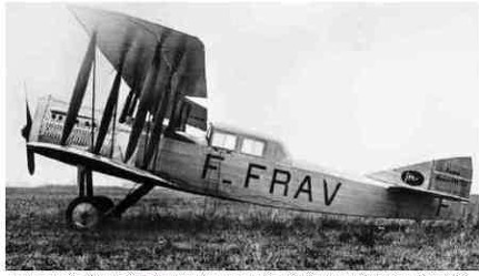 Jedna z mála fotografií letounu Potez VII zachycuje právě letoun výrobního čísla 133, označení F-FRAV, který 30. 10. 1922 havaroval v Supích skalách. Jednomotorový dvouplošník s cestovní rychlostí 170 km/h měl kromě místa pro pilota i kabinu pro dva cestující, létal v jasně žlutém nátěru, kryt motoru a kabina byly v barvě kovu.