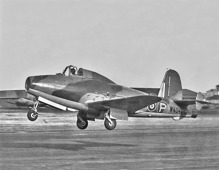 První britský letoun poháněný proudovým motorem, Gloster E.28/39. Obr.: Wikimedia Commons