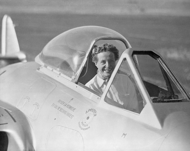 Jacqueline Auriol v kabině letounu SNCASE DH.100 Mistral