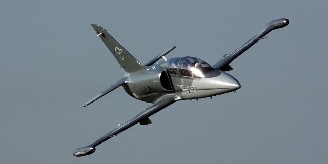 Piloti proudových letounů mohou cvičit vybírání nezvyklých poloh na L-39