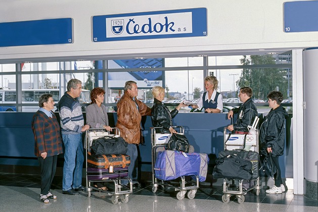 První přepážka Čedoku na pražském letišti (1997)