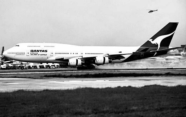 Boeing 747-438 „City of Canberra“ přistává 17. srpna ve 2:19 místního času na letišti v Sydney Foto: Qantas Heritage Collection