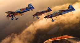 Flying Bulls Aerobatics Team posílil další vojenský stíhací pilot