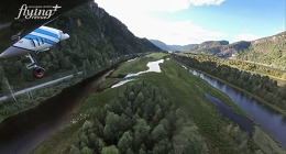 Přistání na travnaté dráze v říčním údolí jižního Norska