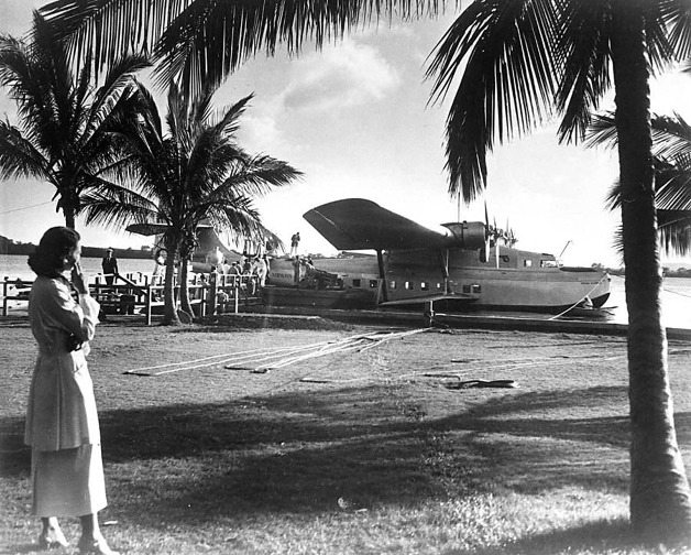 Martin M-130, NC14716, China Clipper, zakotvený u jednoho z havajských ostrovů