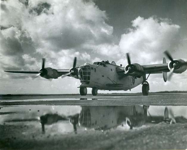 liberator_bz786_g_na_základně_raf_beaulieu.jpg