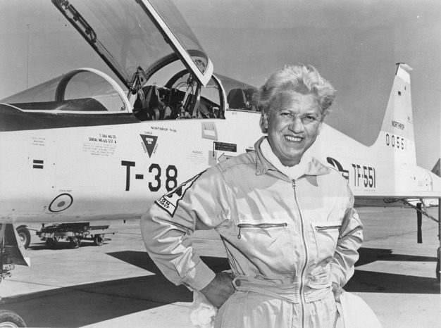 Jacqueline Cochran s letounem Northrop T-38A Talon, Foto: USAF