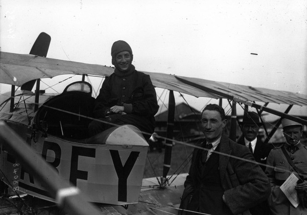 Adrienne Bolland Caudron G.III.2 1920 Meeting d'aviation de Buc. Foto: Agence Meurisse