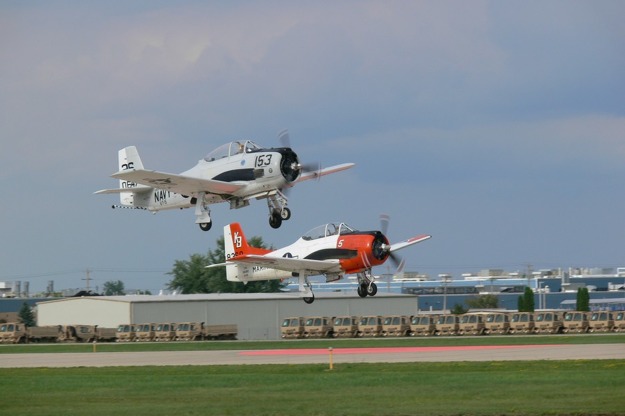 Letouny NA T-28 Trojan dnes patří mezi oblíbené warbirdy