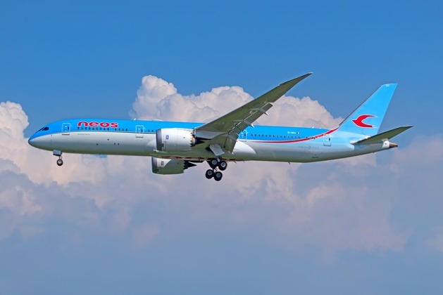 neos_b787_dreamliner.jpg