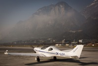 Ve 13.40 na letišti Innsbruck – slunce právě rozpouští zbytky nízké oblačnosti Ve 13.40 na letišti Innsbruck – slunce právě rozpouští zbytky nízké oblačnosti