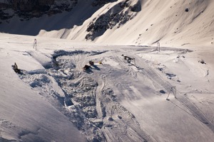 Horní část jedné z lanovek lyžařské oblasti v okolí