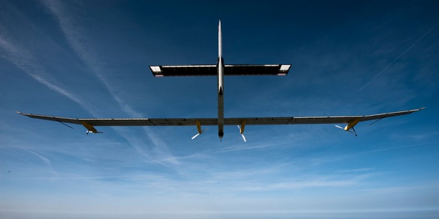 Solar Impulse startuje na cestu kolem světa