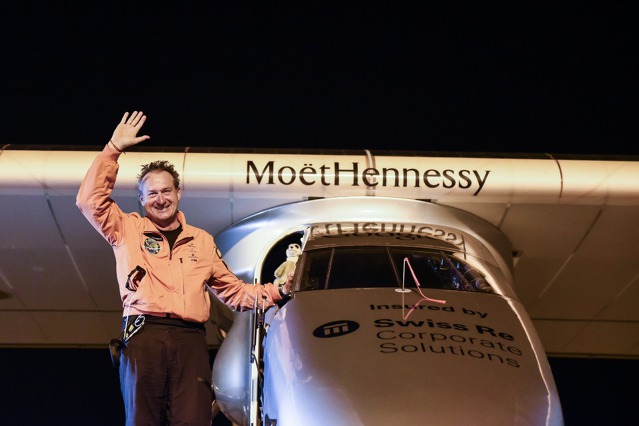 André Borschberg po přistání ve Varanásí  Foto: Solar Impulse