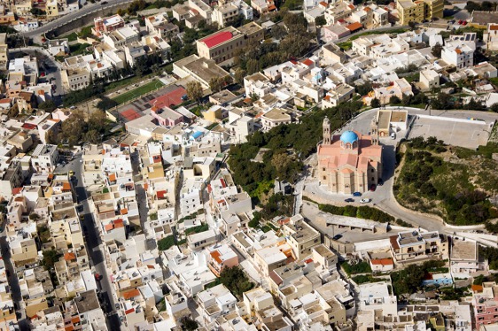 Vrcholek kopce s pravoslavným kostelem, Ermoupolis, ostrov Syros Vrcholek kopce s pravoslavným kostelem, Ermoupolis, ostrov Syros