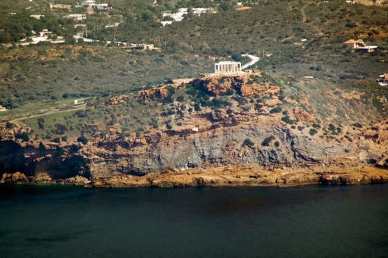 Chrám na výběžku Sounion, jihovýchodně od Atén Chrám na výběžku Sounion, jihovýchodně od Atén