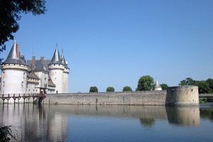 Zámek Sully , údolí řeky Loire, Francie