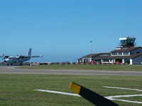 Provoz na letišti St Mary ́s – letadla Skybus létají na letiště Land ́s End a