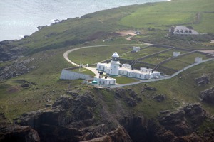 Maják Pendeen, severně od letiště Land ́s End, Cornwall,