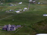 Klášter Iona na ostrůvku Iona u ostrova Mull. Iona je považována za jedno z nejstarších a nejdůležitějších církevních středisek Západní Evropy, které se zasloužilo o šíření křesťanství ve Skotsku. Klášter Iona na ostrůvku Iona u ostrova Mull. Iona je považována za jedno z nejstarších a nejdůležitějších církevních středisek Západní Evropy, které se zasloužilo o šíření křesťanství ve Skotsku.