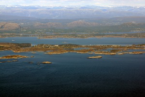 První pohled na norské pobřeží z vzdálenosti asi 50 km