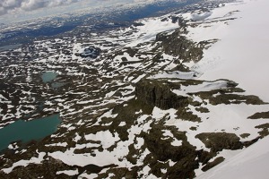 Ledovec Hardanger-jokulen stékající do údolí