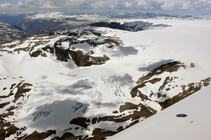 Ledovec Hardanger-jokulen stékající do údolí