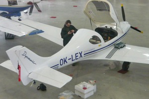 OK-LEX v hangáru na letišti v Příbrami
