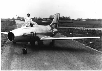 Rozanoff v kabině prvního prototypu Dassault Mystère Foto: Dassault Aviation