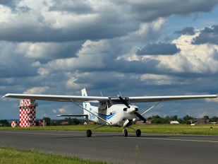 Část výcviku musí probíhat na komplexním letounu, jako je např. osvědčený typ Cessna 172rg